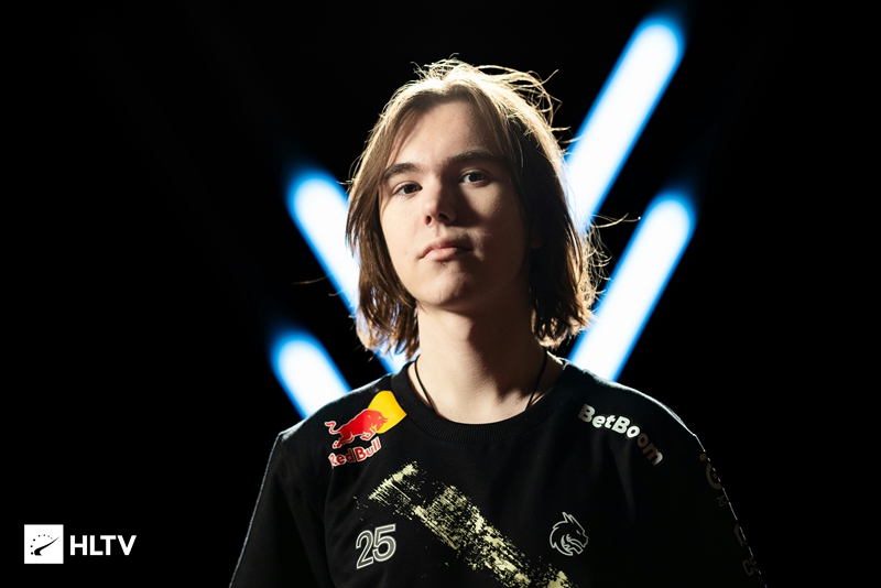 来在防守端 来在防守端