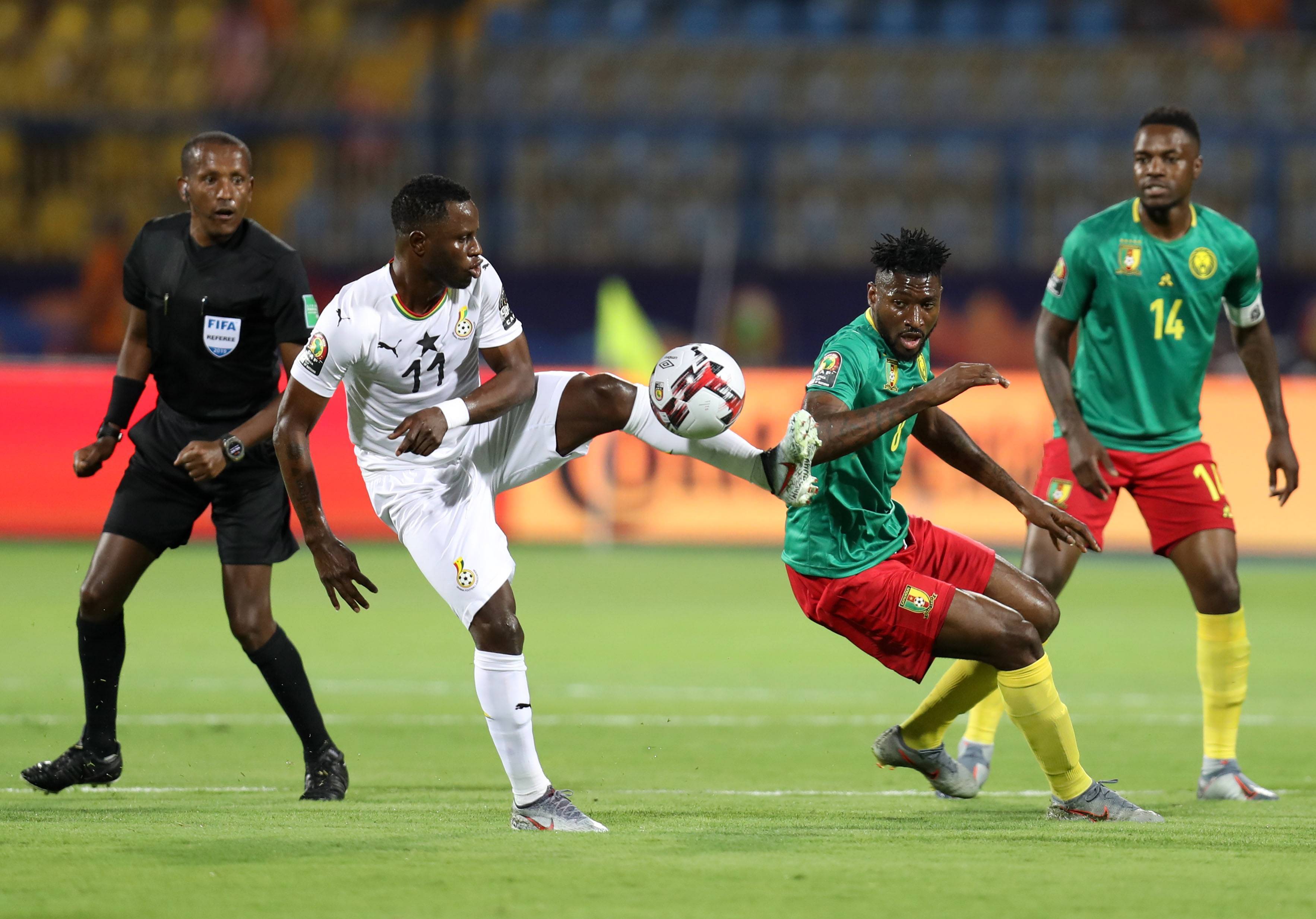 合显得略显 合显得略显