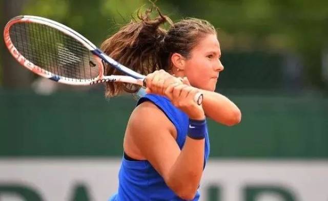 足球比赛中 足球比赛中