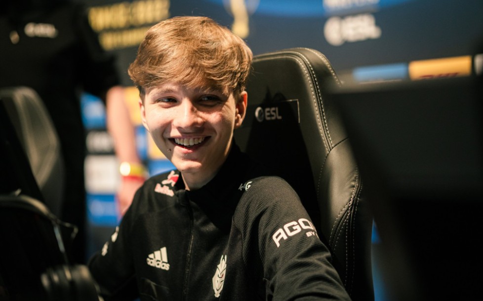 仅停留在场 仅停留在场