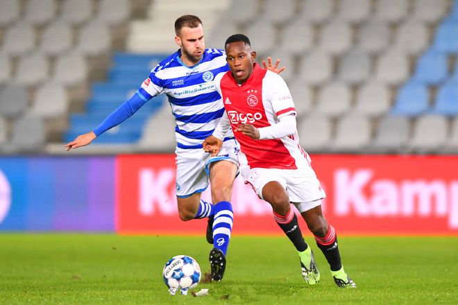 还在网前小 还在网前小